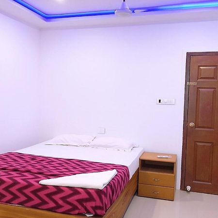 Phils' Residency & Banquets Hotel Kochi Екстериор снимка