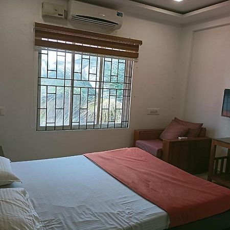 Phils' Residency & Banquets Hotel Kochi Екстериор снимка