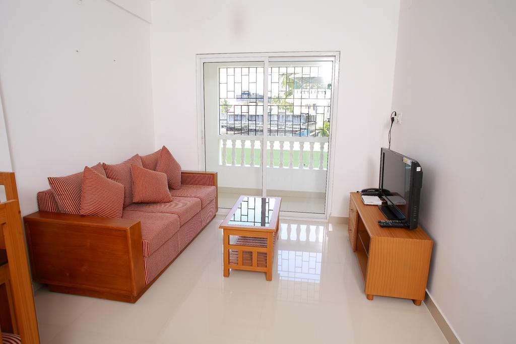 Phils' Residency & Banquets Hotel Kochi Екстериор снимка
