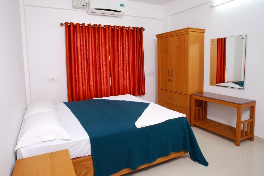 Phils' Residency & Banquets Hotel Kochi Екстериор снимка