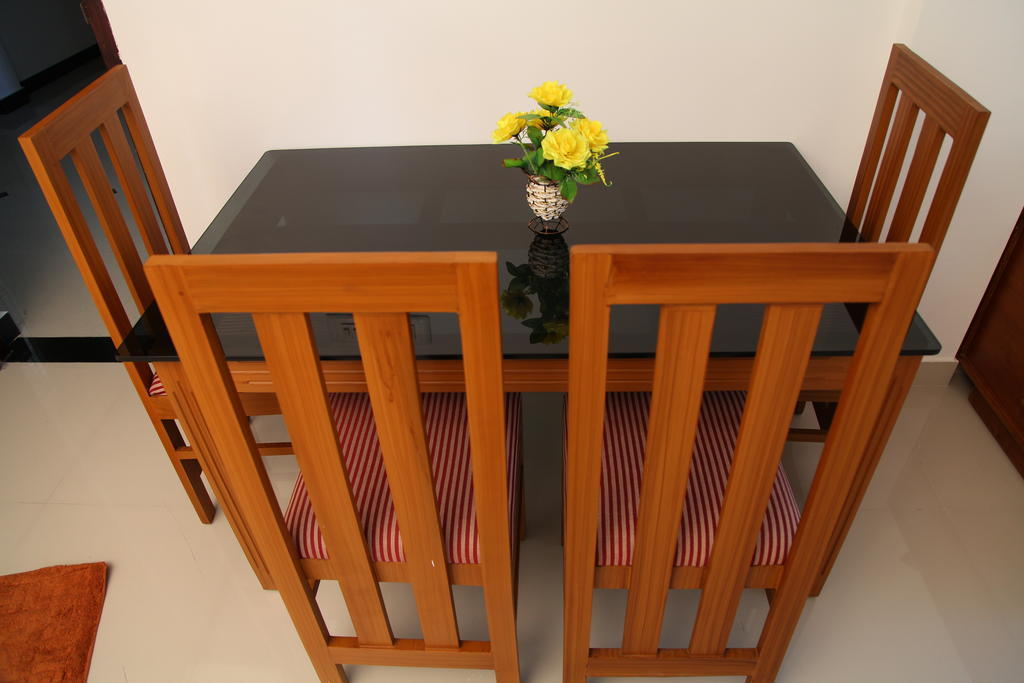 Phils' Residency & Banquets Hotel Kochi Екстериор снимка