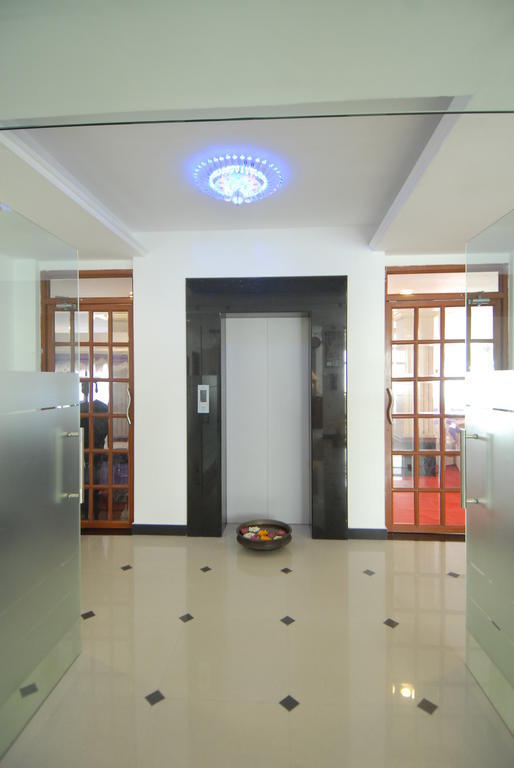 Phils' Residency & Banquets Hotel Kochi Екстериор снимка