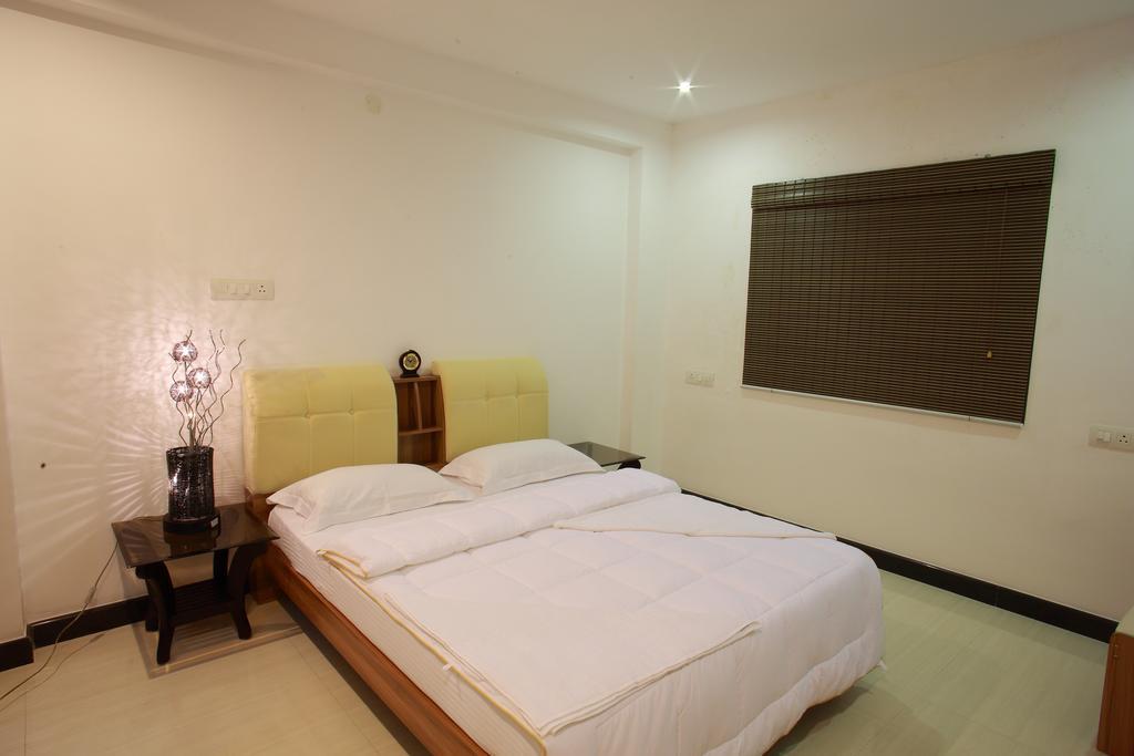 Phils' Residency & Banquets Hotel Kochi Стая снимка