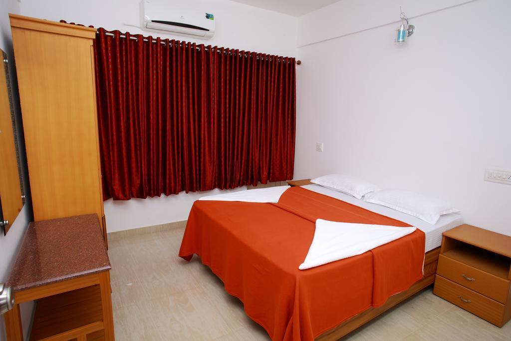 Phils' Residency & Banquets Hotel Kochi Стая снимка
