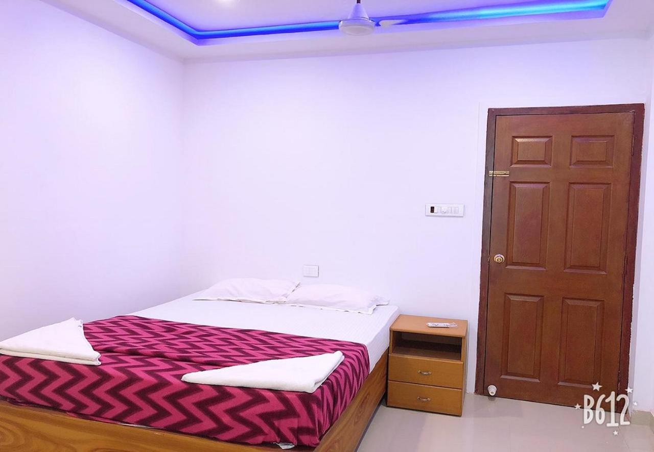 Phils' Residency & Banquets Hotel Kochi Екстериор снимка