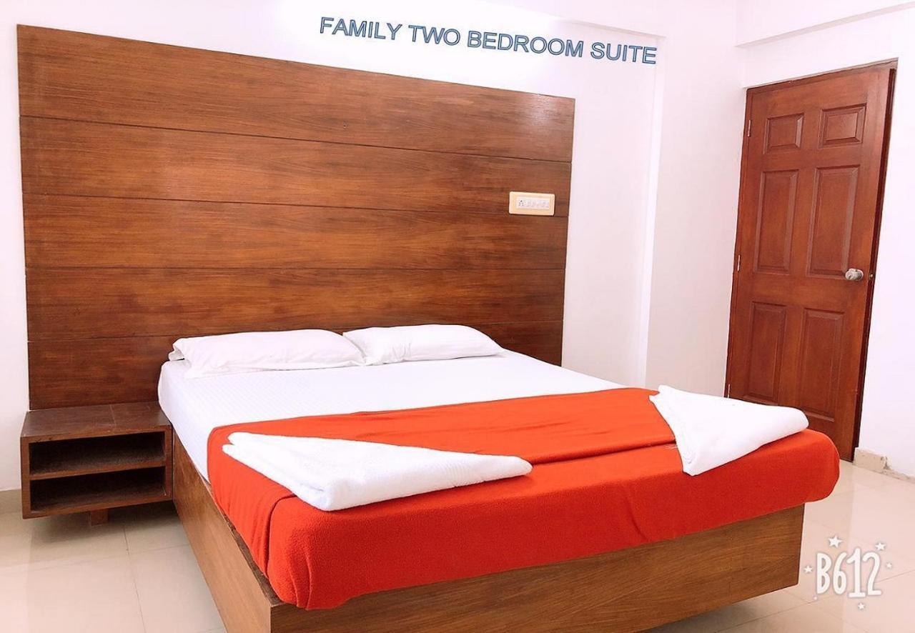 Phils' Residency & Banquets Hotel Kochi Екстериор снимка