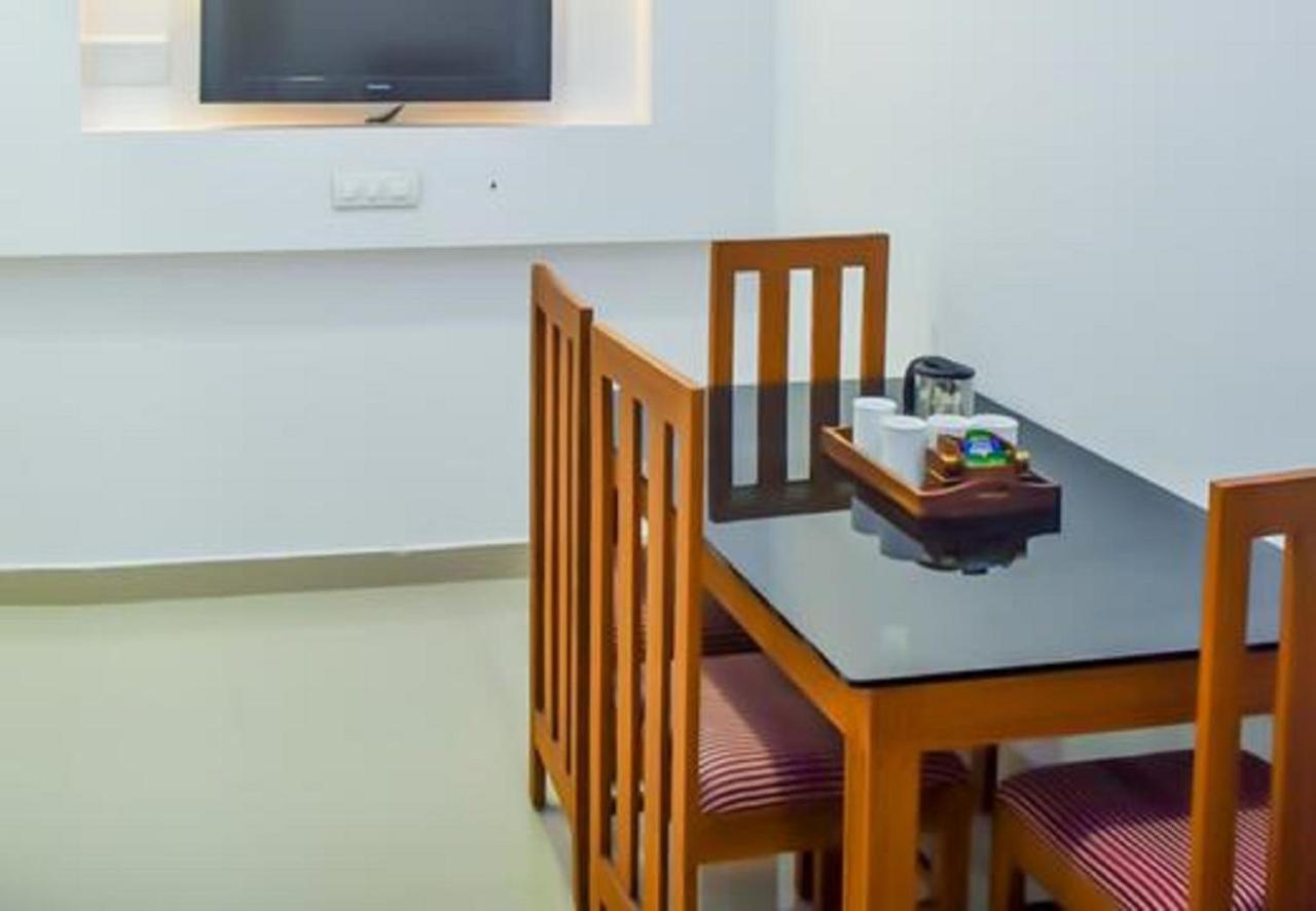 Phils' Residency & Banquets Hotel Kochi Екстериор снимка