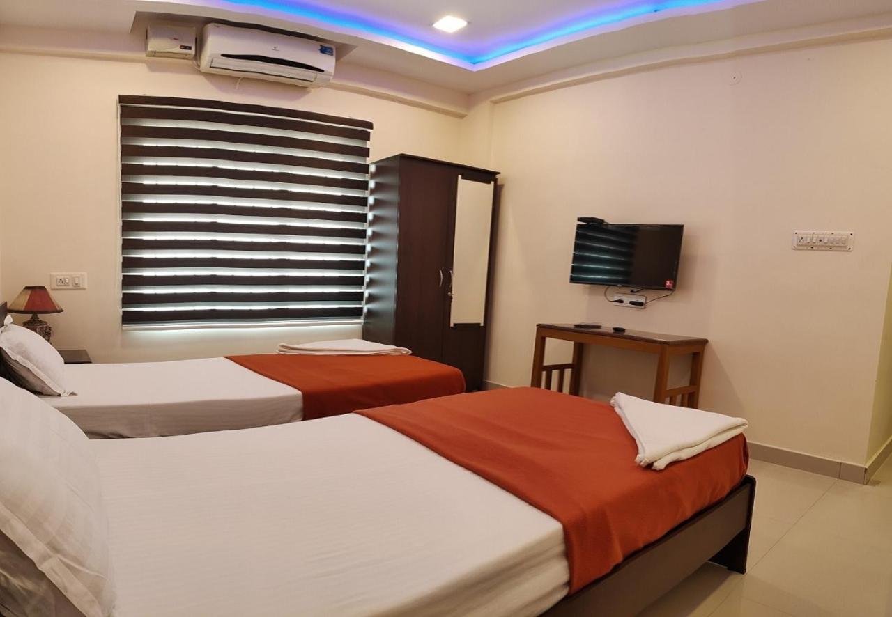 Phils' Residency & Banquets Hotel Kochi Екстериор снимка