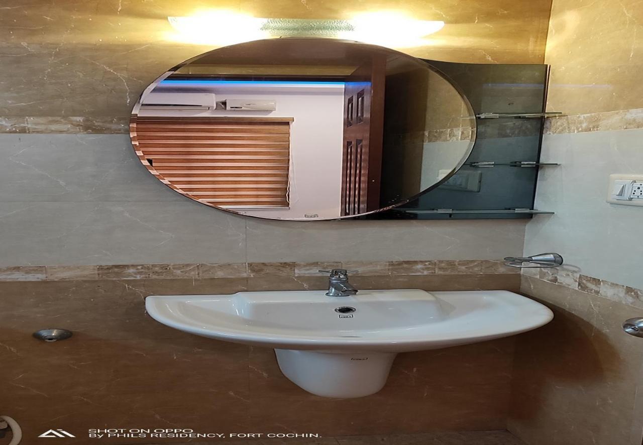 Phils' Residency & Banquets Hotel Kochi Екстериор снимка