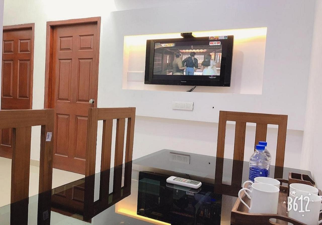 Phils' Residency & Banquets Hotel Kochi Екстериор снимка