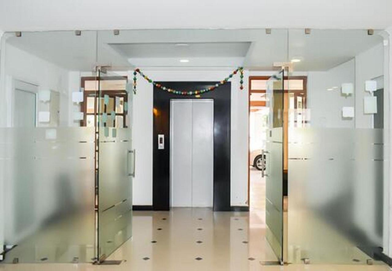 Phils' Residency & Banquets Hotel Kochi Екстериор снимка