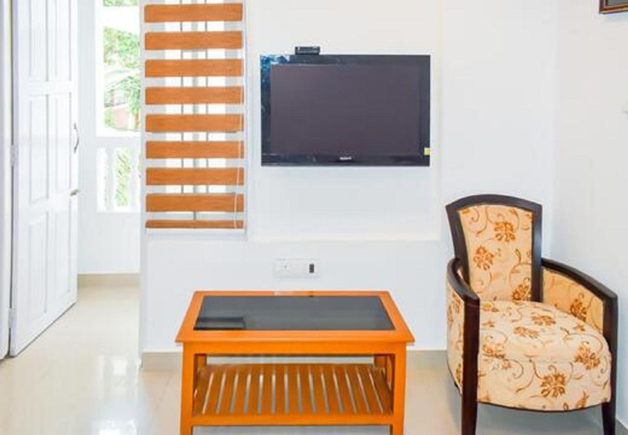 Phils' Residency & Banquets Hotel Kochi Екстериор снимка