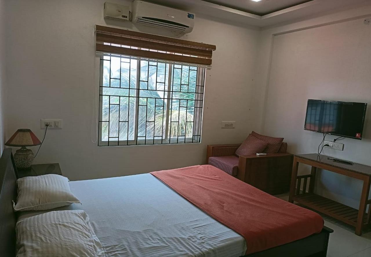 Phils' Residency & Banquets Hotel Kochi Екстериор снимка