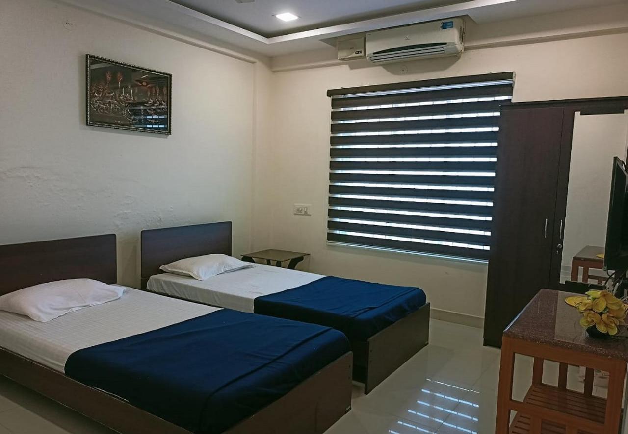 Phils' Residency & Banquets Hotel Kochi Екстериор снимка
