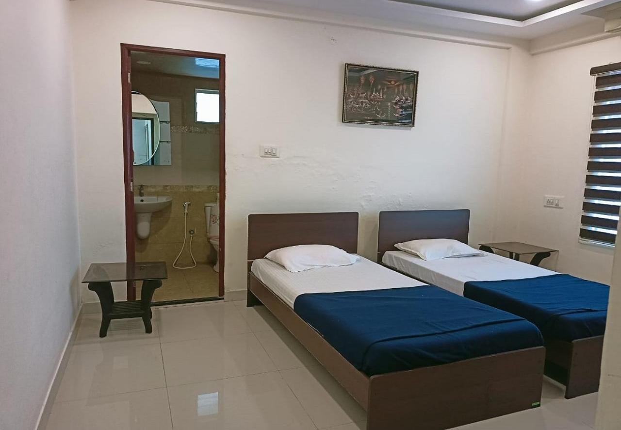 Phils' Residency & Banquets Hotel Kochi Екстериор снимка