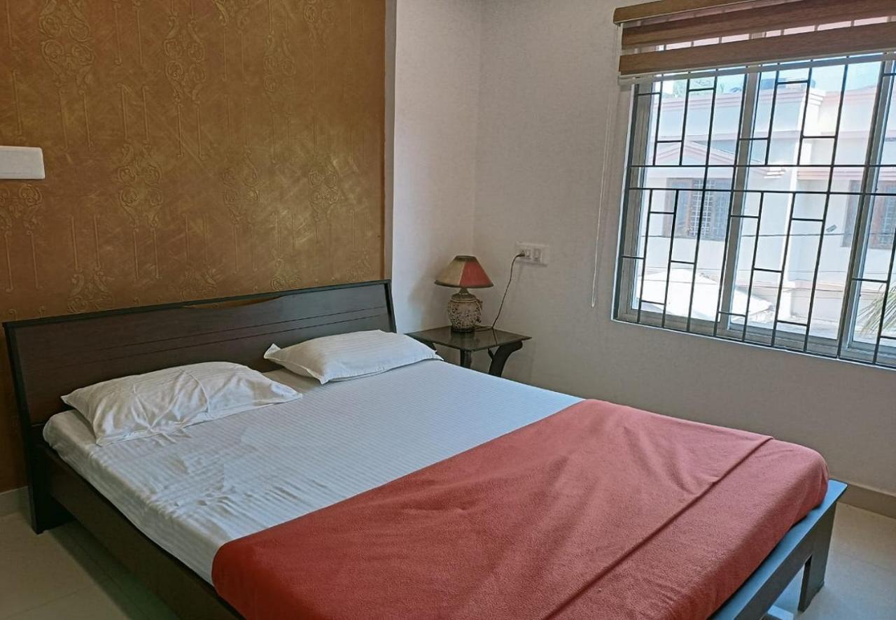 Phils' Residency & Banquets Hotel Kochi Екстериор снимка