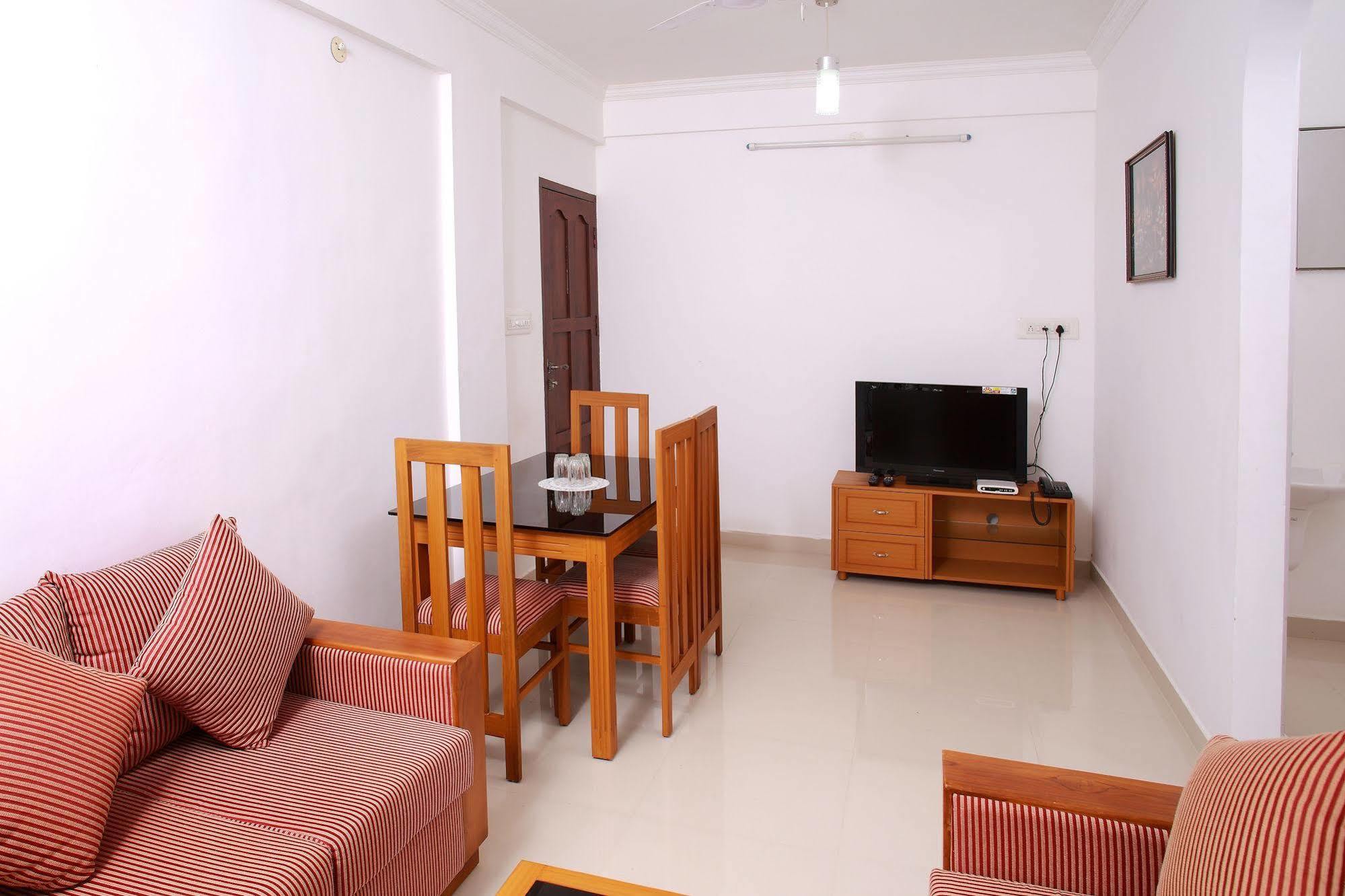 Phils' Residency & Banquets Hotel Kochi Екстериор снимка