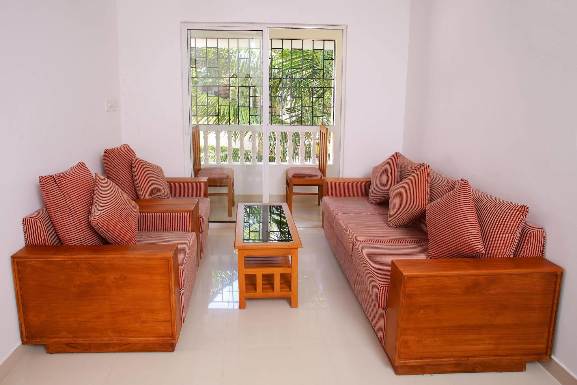 Phils' Residency & Banquets Hotel Kochi Екстериор снимка