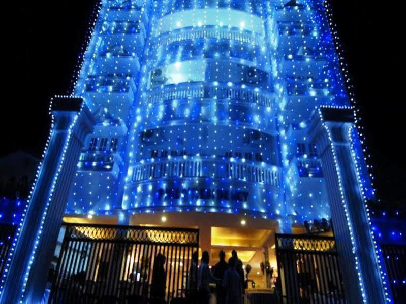 Phils' Residency & Banquets Hotel Kochi Екстериор снимка