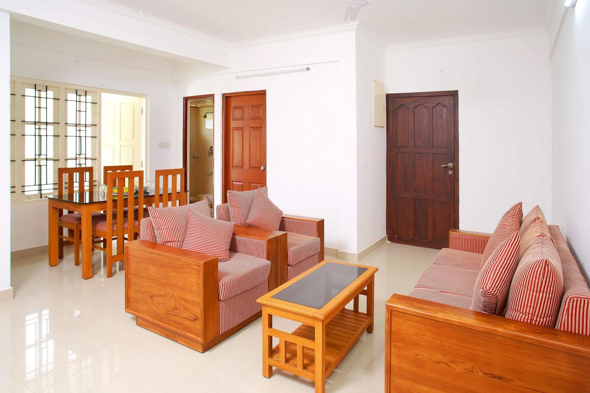 Phils' Residency & Banquets Hotel Kochi Екстериор снимка