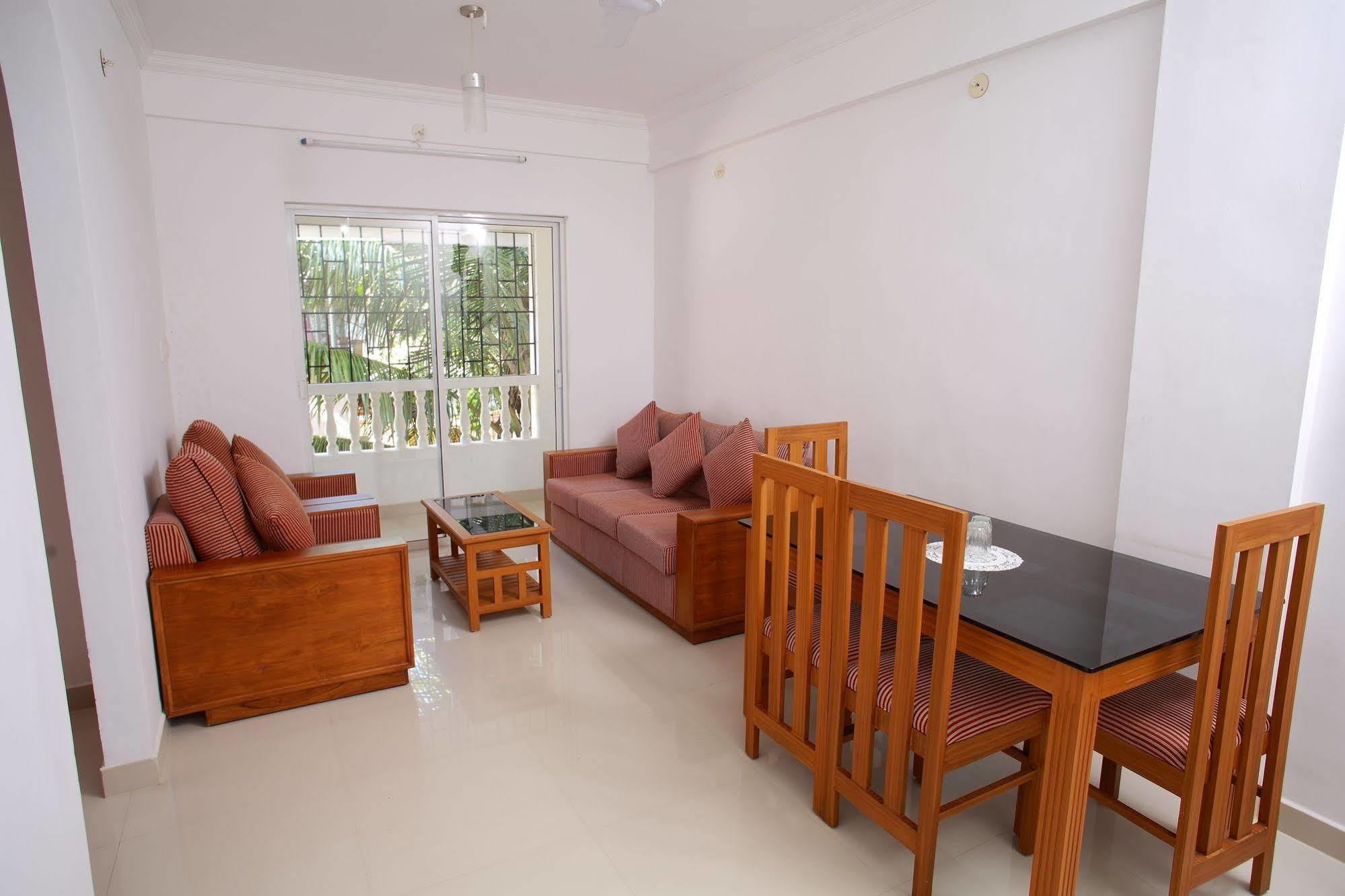 Phils' Residency & Banquets Hotel Kochi Екстериор снимка